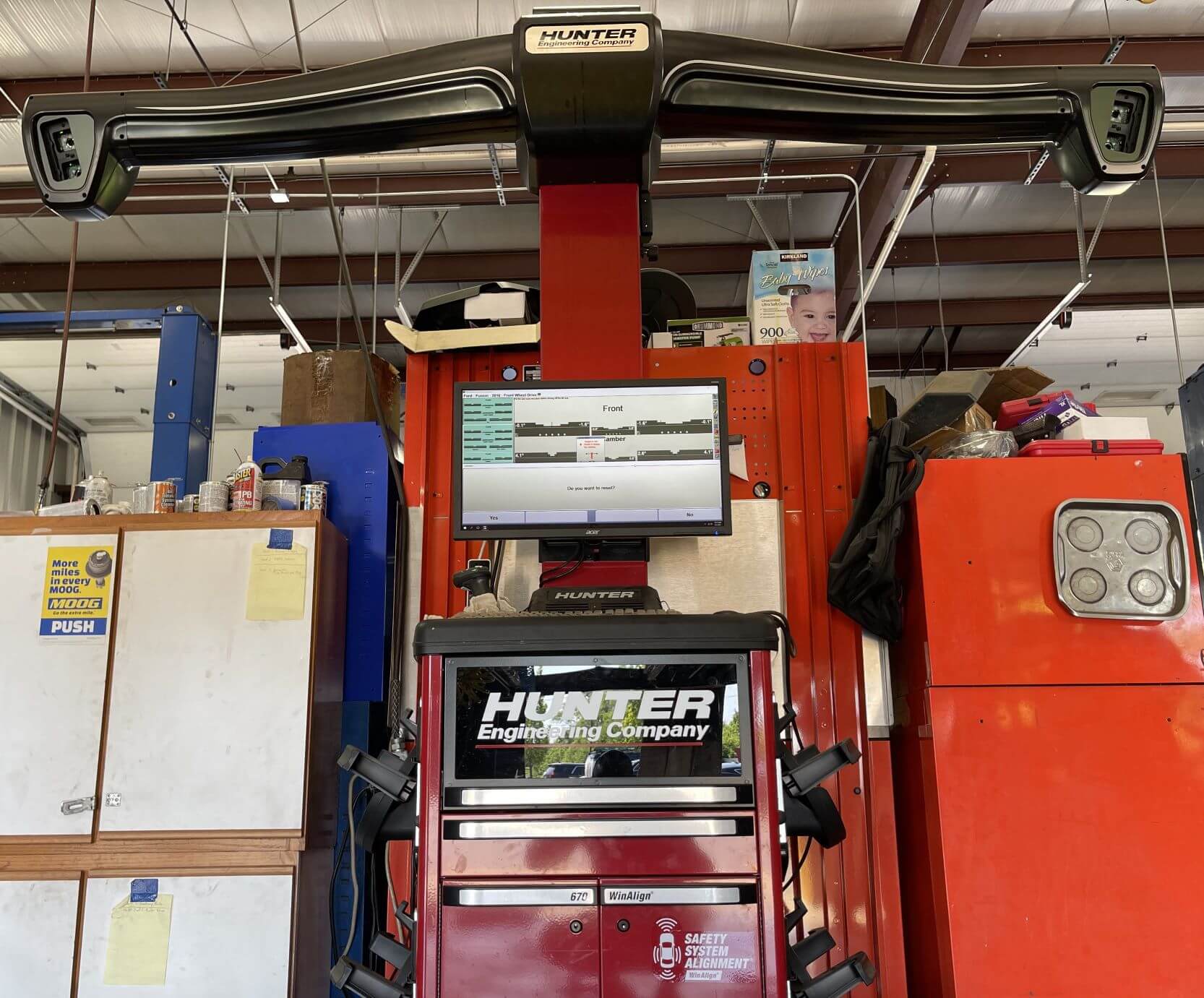 Hunter four-wheel alignment machine at Carz R Us auto repair in Machesney Park IL